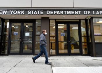 Creación de empleos cayó en abril en Estados Unidos