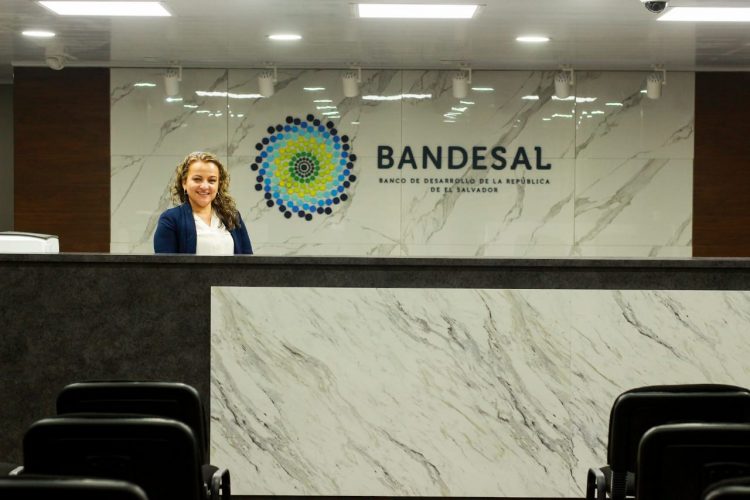 Bandesal inauguró un centro de entrenamiento empresarial recientemente en San Miguel y prevé llevar al resto del país./Foto Diario El Salvador.