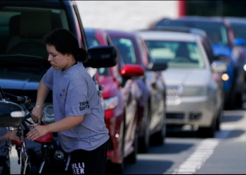 Piden a estadounidenses a mantener la calma en las gasolineras