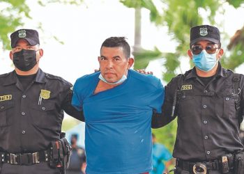 Policía busca a más víctimas de sujeto detenido por masacre en Chalchuapa