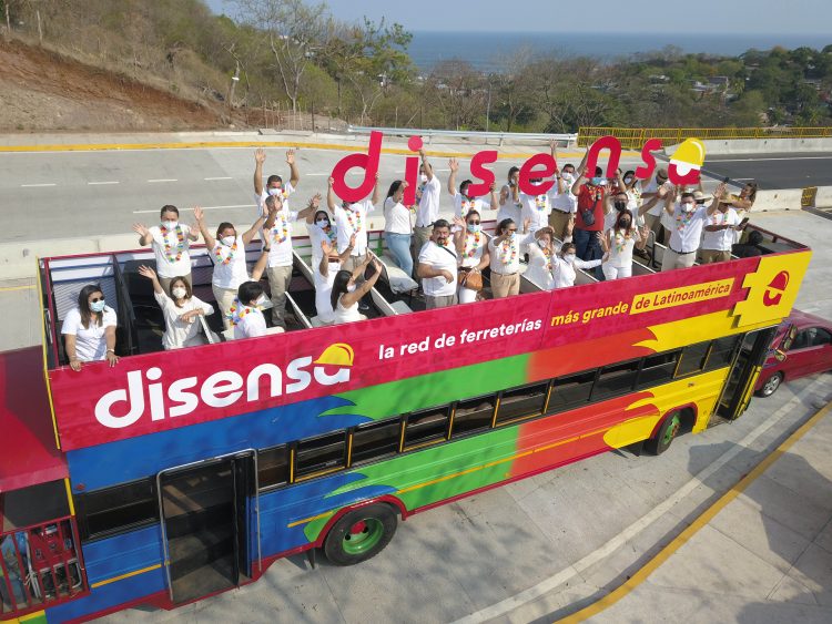A la fecha, Disensa cuenta con más de 2,000 franquicias a escala latinoamericana, lo que la convierte en una de las 
redes ferreteras más importantes de la región. Foto: Cortesía.