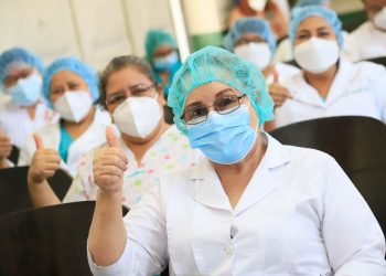 Presidente Bukele felicita a profesionales de la enfermería y destaca su labor durante la pandemia