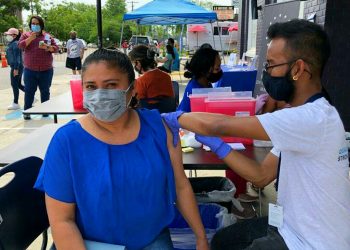 Diáspora salvadoreña en Silver Spring, Estados Unidos, fue vacunada contra la COVID-19
