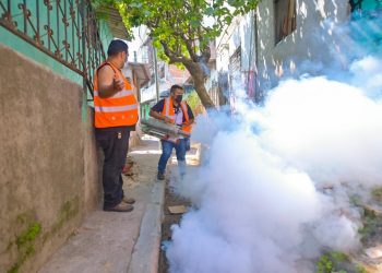 Alcaldía de San Salvador continúa jornadas de fumigación como parte del Plan Invierno Capital