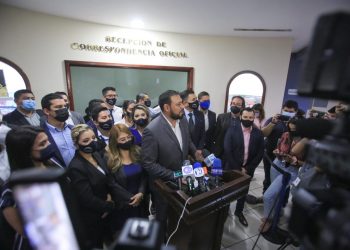 Presentan  pieza de correspondencia para declarar como «Hijos Meritísimos» a los jugadores y cuerpo técnico de la Selección Playera