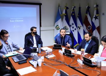 Ministro del MOP, Romero Herrera, presenta proyecto de Los Chorros a diputados