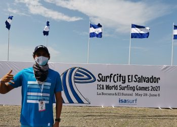 Bryan Pérez destaca que el apoyo del Gobierno «está empujando al surf» en El Salvador