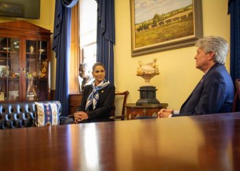 Embajadora Milena Mayorga se reúne con congresista en EE. UU. para impulsar proyectos con El Salvador