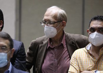 Paolo Lüers llevó maletín de lona con $100,000 para repartir a pandillas, según Fiscalía