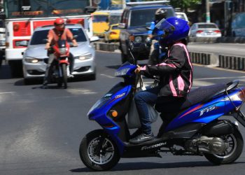 Casi 200,000 motociclistas circulan sin licencia en El Salvador