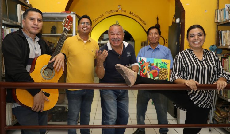 Maestros. La casa de la cultura cuenta con cuatro maestros «ad honorem»: William García, de música; Fredy Ábrego, colabora en lo administrativo; Ernesto Quintanilla, pintor y tallerista, y Edenia Choriego, maestra de ballet. Foto: Húber Rosales.
