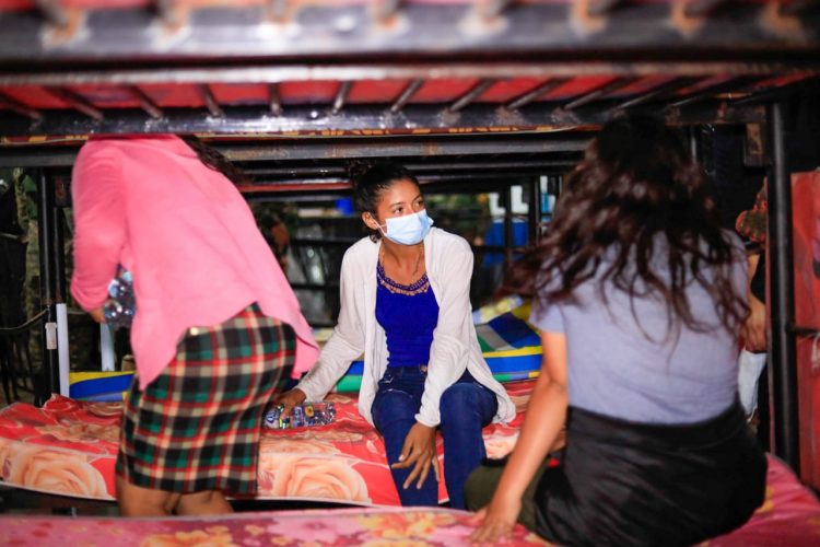 Colchonetas, frazadas y kits de higiene fueron dispuestos para las familias./Foto Diario El Salvador.