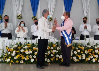 Roberto Barrientos asume como alcalde de San Vicente, la «Capital de la Cumbia»