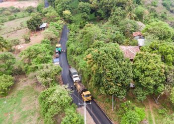 Obras Públicas realiza trabajos de pavimentación en calles de La Libertad