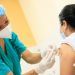 Personal médico del Hospital San Rafael recibe segunda aplicación de vacuna contra COVID-19