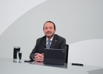 «Tenemos control de los exfuncionarios que han salido del país y que deben rendir cuentas ante la justicia»: Gustavo Villatoro