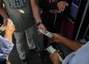Venezuela aumenta salario mínimo en casi 300 % y no alcanza para un kilo de carne
