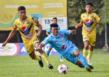 A Alianza se le escapó de las manos el liderato del grupo A, al perder 2-1 contra 11 Deportivo