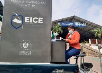 Salud hace tamizaje con universitarios de la Gerardo Barrios