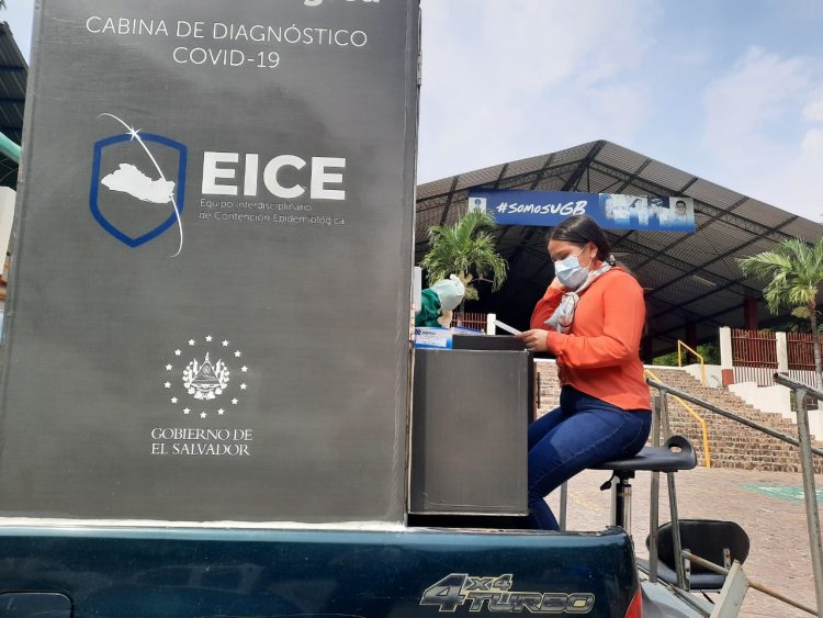 Salud hace tamizaje con universitarios de la Gerardo Barrios