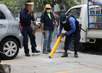 El Cuerpo de Agentes Metropolitanos retira obstáculos en San Salvador por tercer día consecutivo