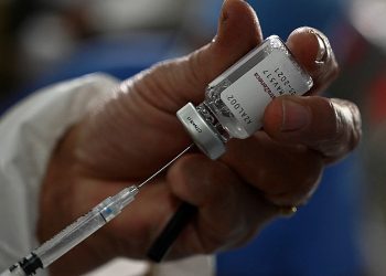 JOH propone comprar a otros países vacunas que estén por vencer
