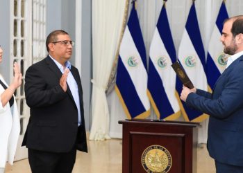 Juramentan a nuevos gobernadores y vicegobernadores departamentales en El Salvador