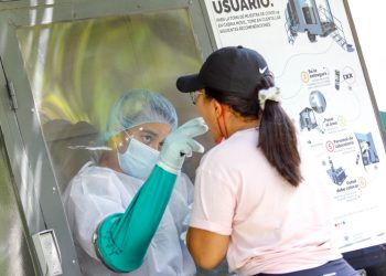 Ministerio de Salud toma pruebas PCR para detección de la COVID-19 en la Universidad Albert Einstein