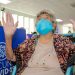 A sus casi 107 años, Blanca de Escobar recibió su segunda dosis contra la COVID-19