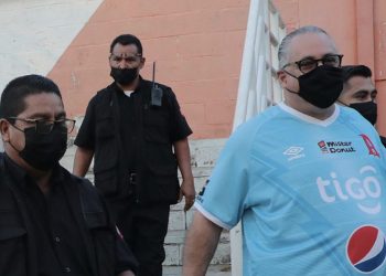 Fito Salume confesó porqué usó la camiseta del Alianza durante un partido del Águila en el estadio Barraza