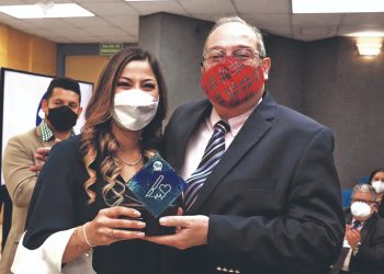 El ISSS le rinde un homenaje a los médicos docentes por su legado