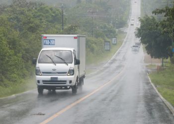 Conductores y peatones deben aumentar precauciones en época lluviosa
