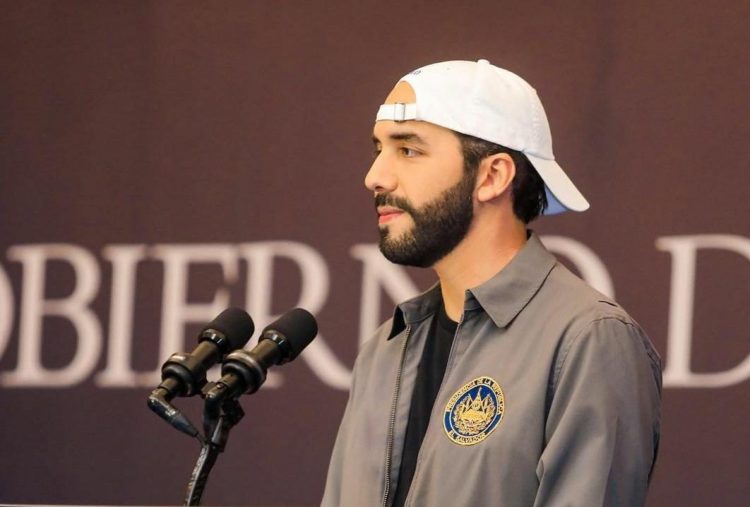 Presidente Bukele invita a conectarse a Surf City El Salvador con los mejores surfistas del mundo