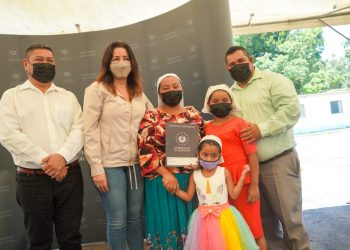 189 familias de comunidades de San Martín reciben escrituras de propiedad
