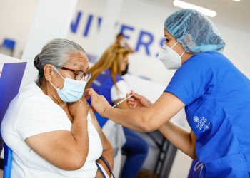 Mas de cinco millones de personas de la región ya recibieron la primera dosis de la vacuna anti-COVID-19