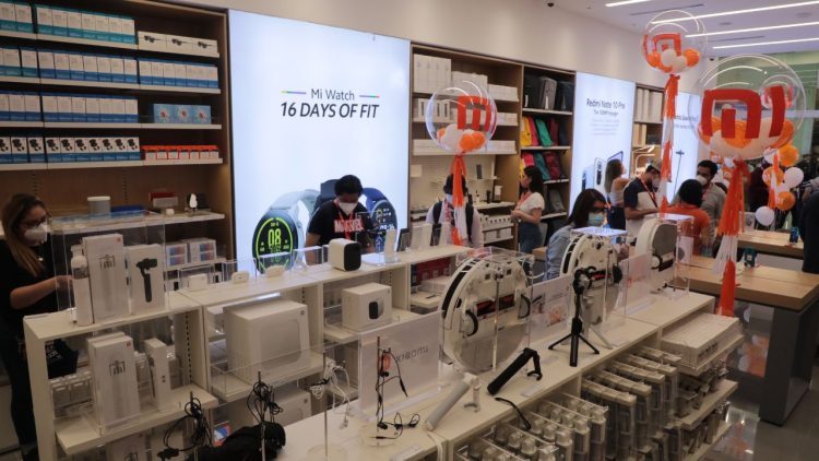 Xiaomi Store Multiplaza cuenta con una variedad de productos con los que sus usuarios pueden integrase a una vida más conectada desde sus teléfonos inteligentes. / Fotos: Mauricio Castro.