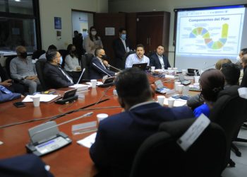 Comisión y ministro estudian plan para el rescate agropecuario