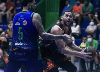 Santa Tecla y San Salvador toman ventaja en semifinales de baloncesto