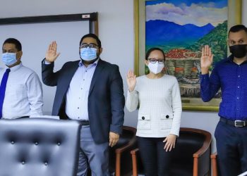 Comisión juramenta a auditores de fondos dados a oenegés