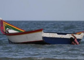 Rescatistas recuperan decenas de cuerpos tras un naufragio en Nigeria