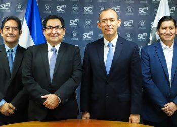 Juramentan a nuevos miembros del Consejo Directivo de la Superintendencia de Competencia
