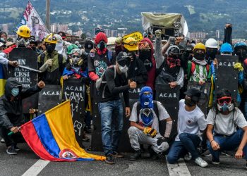 Casi 30 heridos en otra jornada de protestas en Colombia