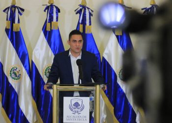 Denuncian mal uso de fondos en ONG vinculada a Roberto d’Abuisson