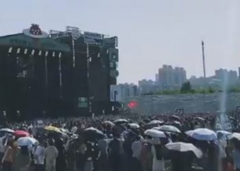 Sin mascarillas ni distanciamiento social, así fue el primer festival de música en Wuhan desde que inició la pandemia