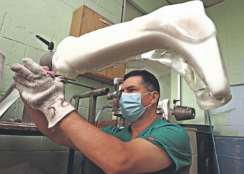 El ISRI beneficia a salvadoreños con prótesis y ortesis