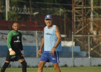 Dirigencia de Firpo confirma continuidad del entrenador Roberto «Toto» Gamarra para el Apertura 2021