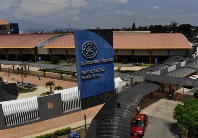 La alta demanda en las hospitalizaciones limitó los servicio en el centro médico. Foto CCSS