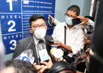Defensa de Norman Quijano dice que su cliente «no anda huyendo» y que salió del país a «vacunarse contra el COVID-19»