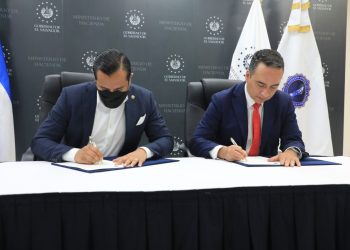Ministerio de Hacienda y FGR firman convenio para fortalecer el combate a la evasión fiscal