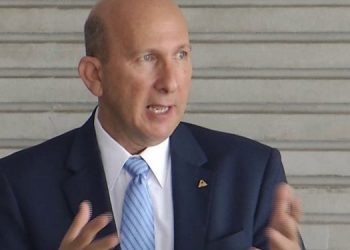 Simán pone en dudas relaciones de El Salvador con Estados Unidos y genera incertidumbre económica